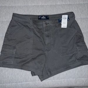 Hollister Ultra High Rise Mom Short 3” Cargo style NEVER WORN BRAND NEW